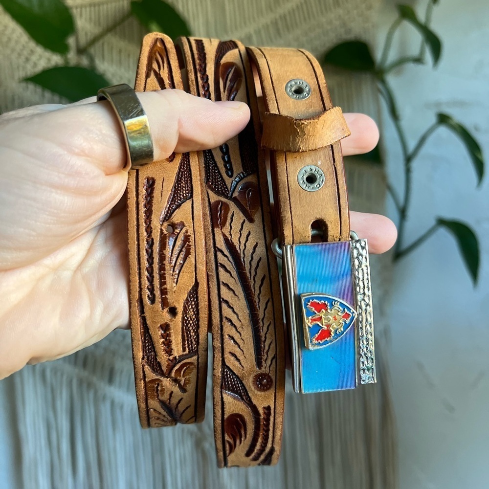 Vintage Tooled Leather Belt w/ Enamel Crest Buckle – TMC 36 Western Boho 70s